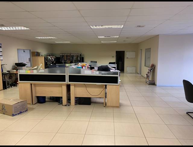 2,191M² WAREHOUSE TO LET IN COSMO BUSINESS PARK